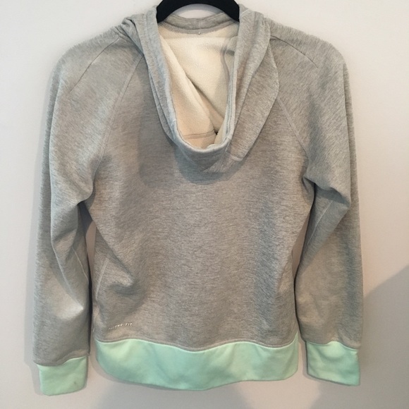 Nike women’s hoodie. - Picture 2 of 4